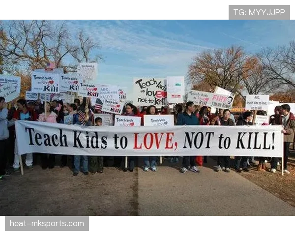 斯通斯赛场表现亮眼,影响力持续扩大引关注 斯通斯赛场表现亮眼,影响力持续扩大引关注